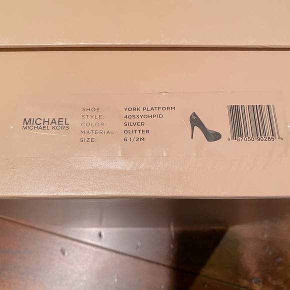 MICHAEL Michael Kors York Platform - Picture 7 of 7